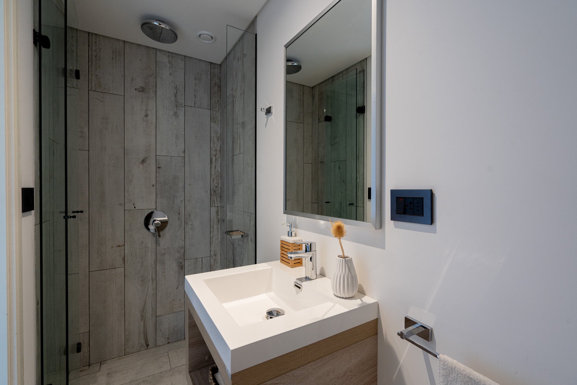  Unit for sale in the renowned Surfside Village1 tower - 物件實景