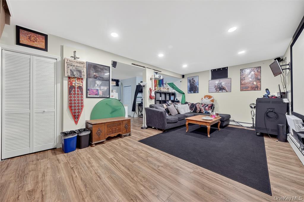 New Windsor, New York, 12553, United States, 4 Bedrooms Bedrooms, ,2 BathroomsBathrooms,Residential,For Sale,1977430