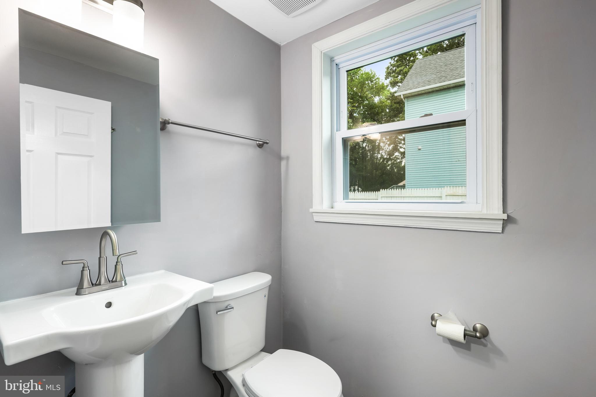 Glen Burnie, Maryland, 21061, United States, 4 Bedrooms Bedrooms, ,4 BathroomsBathrooms,Residential,For Sale,1900574