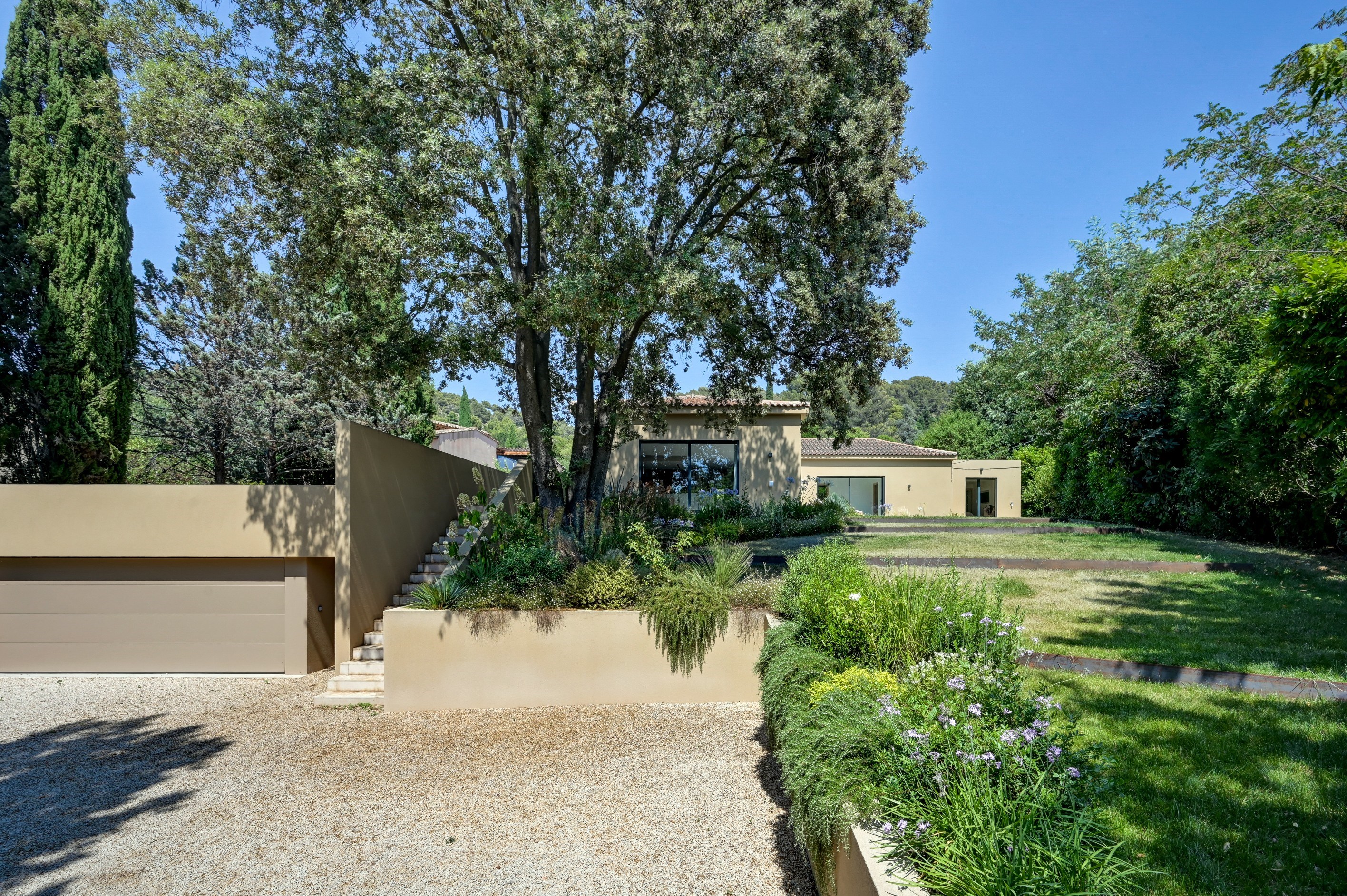  Aix-en-Provence  Contemporary Villa with Pool, Triple Garage and Walking Dista… - 物件實景