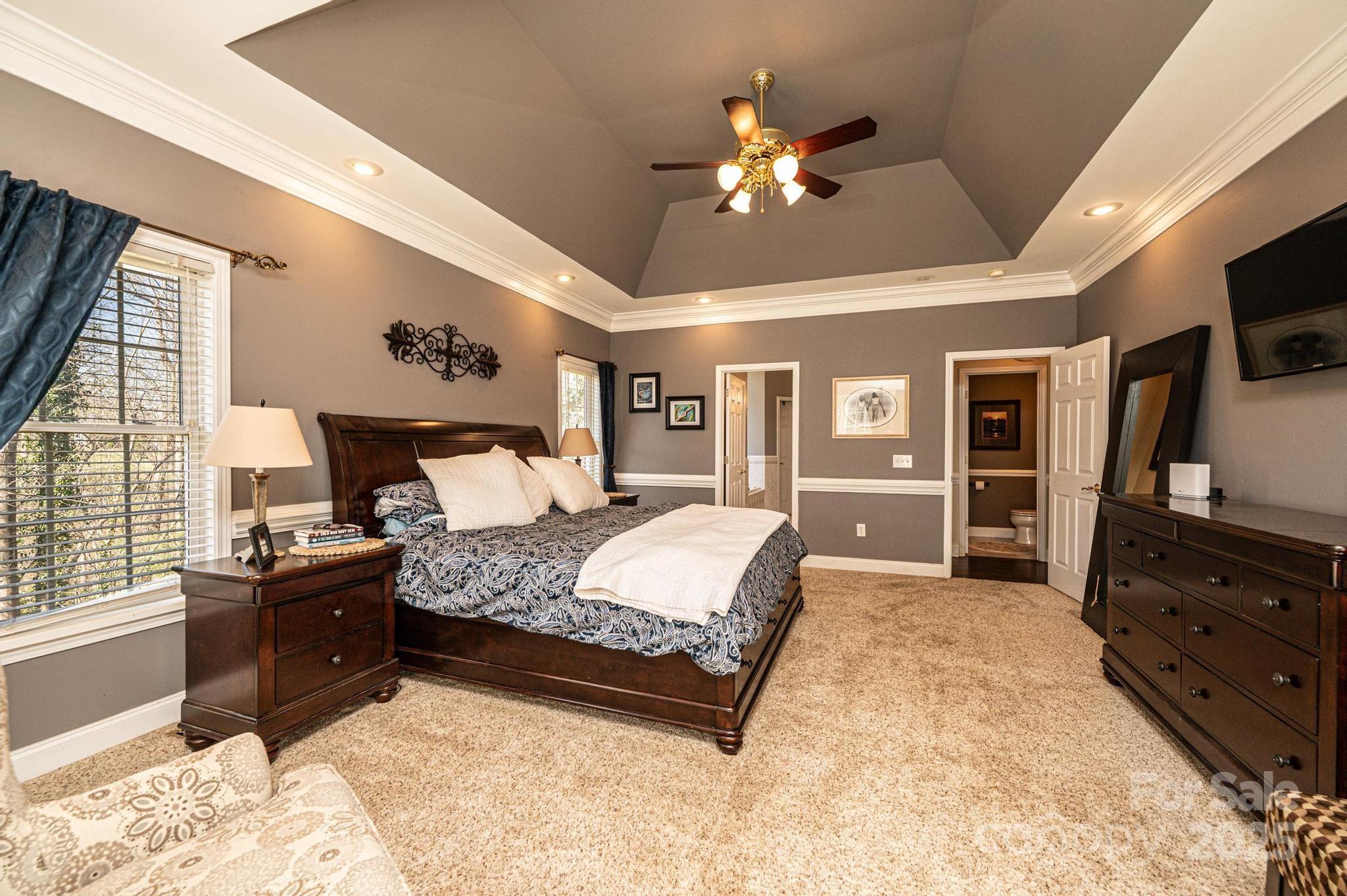 Hickory, North Carolina, 28601, United States, 5 Bedrooms Bedrooms, ,5 BathroomsBathrooms,Residential,For Sale,1758743