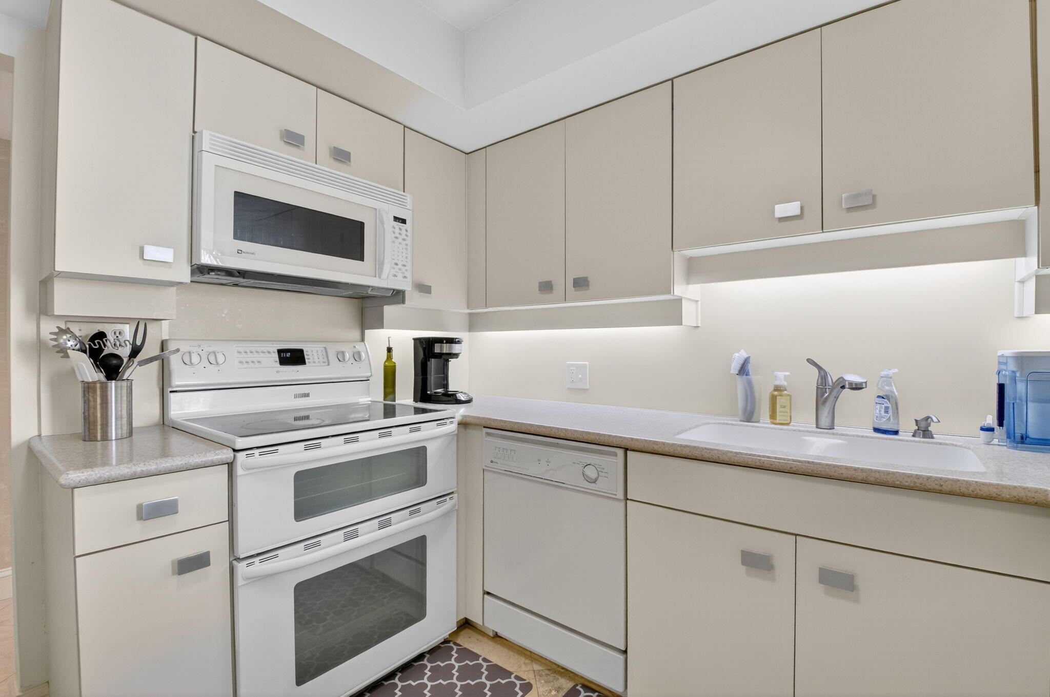 Delray Beach, Florida, 33483, United States, 2 Bedrooms Bedrooms, ,2 BathroomsBathrooms,Residential,For Sale,1987986