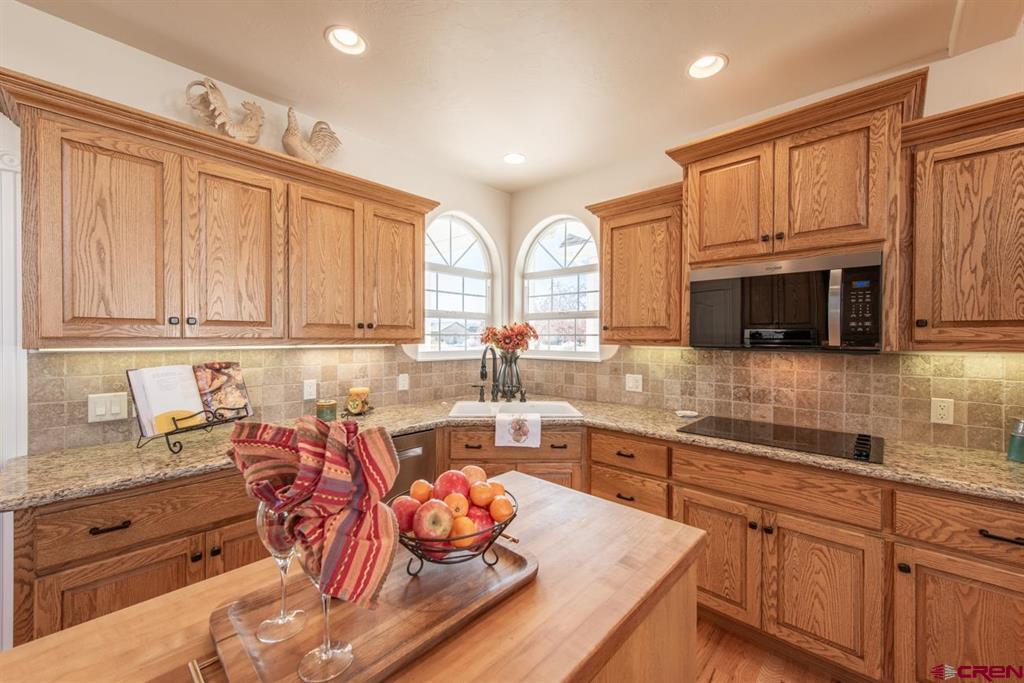 Montrose, Colorado, 81403, United States, 4 Bedrooms Bedrooms, ,4 BathroomsBathrooms,Residential,For Sale,1994276