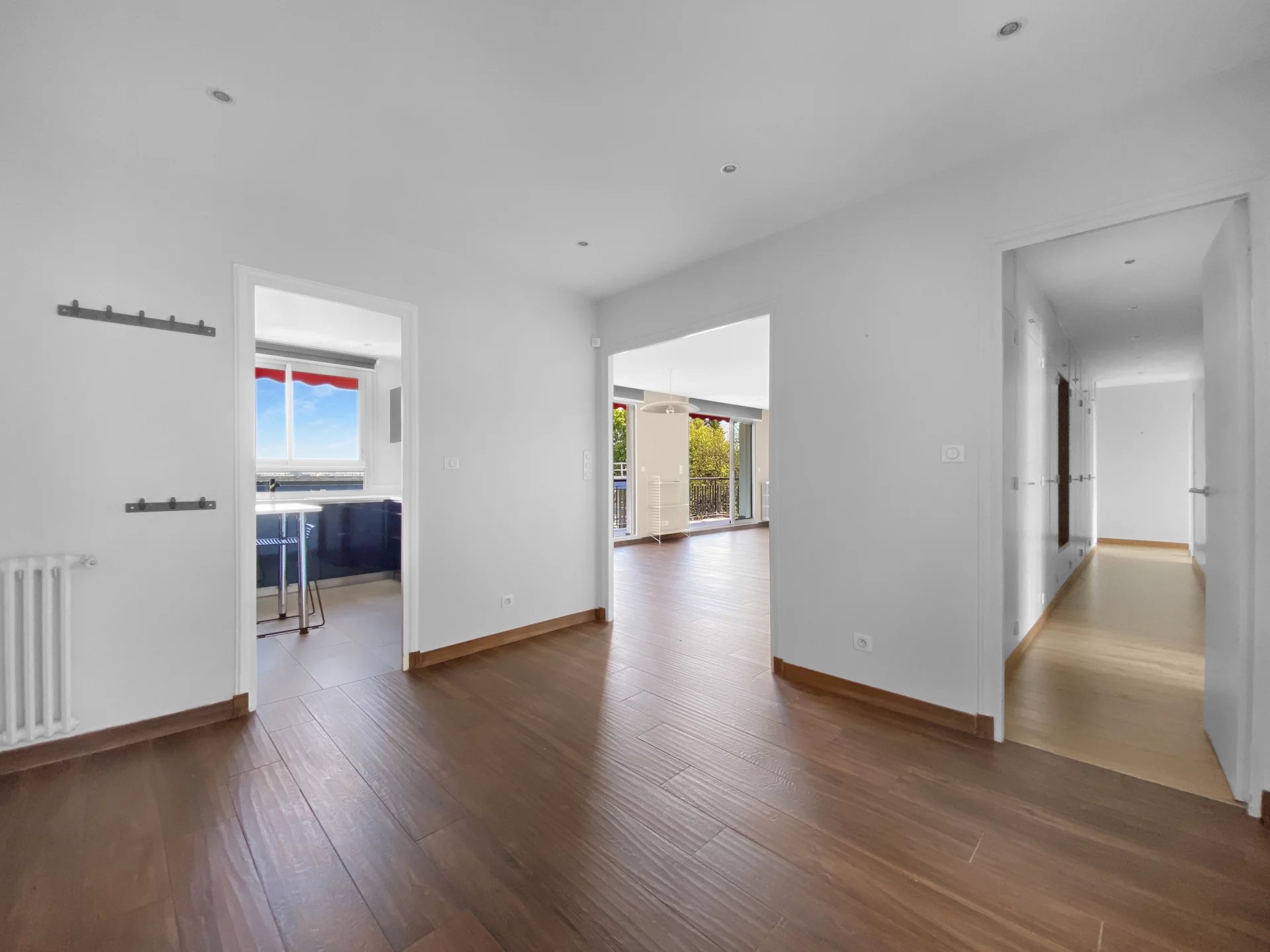 Suresnes, Île-de-France, 92150, FR, 5 Bedrooms Bedrooms, ,3 BathroomsBathrooms,Residential,For Sale,1932825