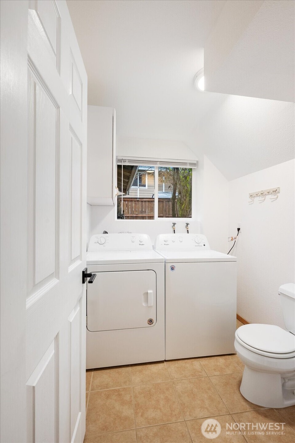 Renton, Washington, 98059, United States, 4 Bedrooms Bedrooms, ,1 BathroomBathrooms,Residential,For Sale,1989503