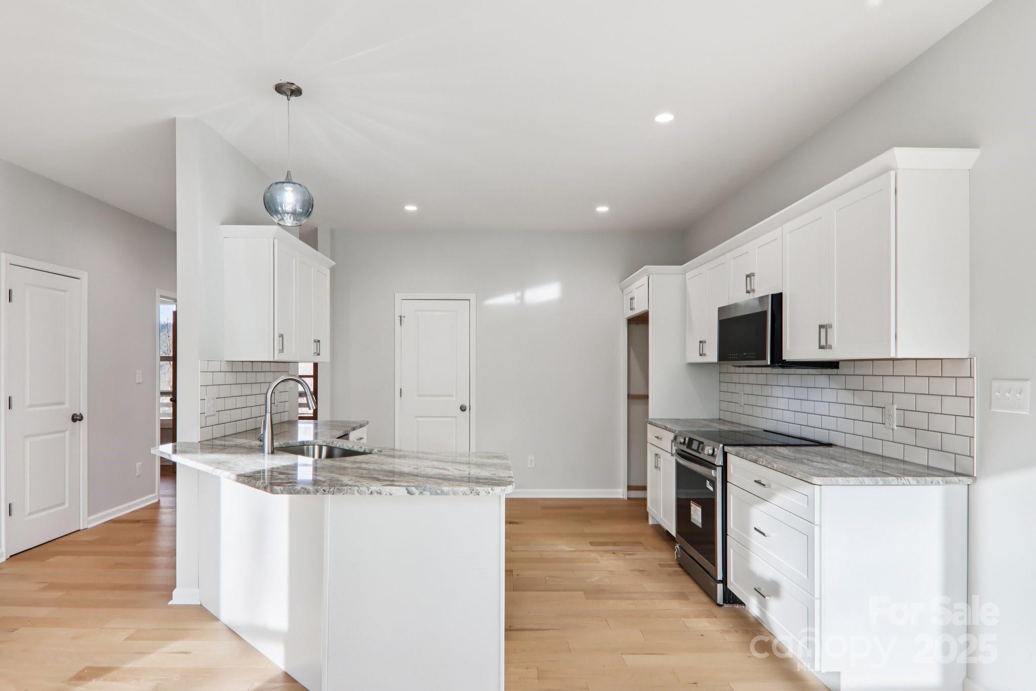 Candler, North Carolina, 28715, United States, 3 Bedrooms Bedrooms, ,3 BathroomsBathrooms,Residential,For Sale,2002526