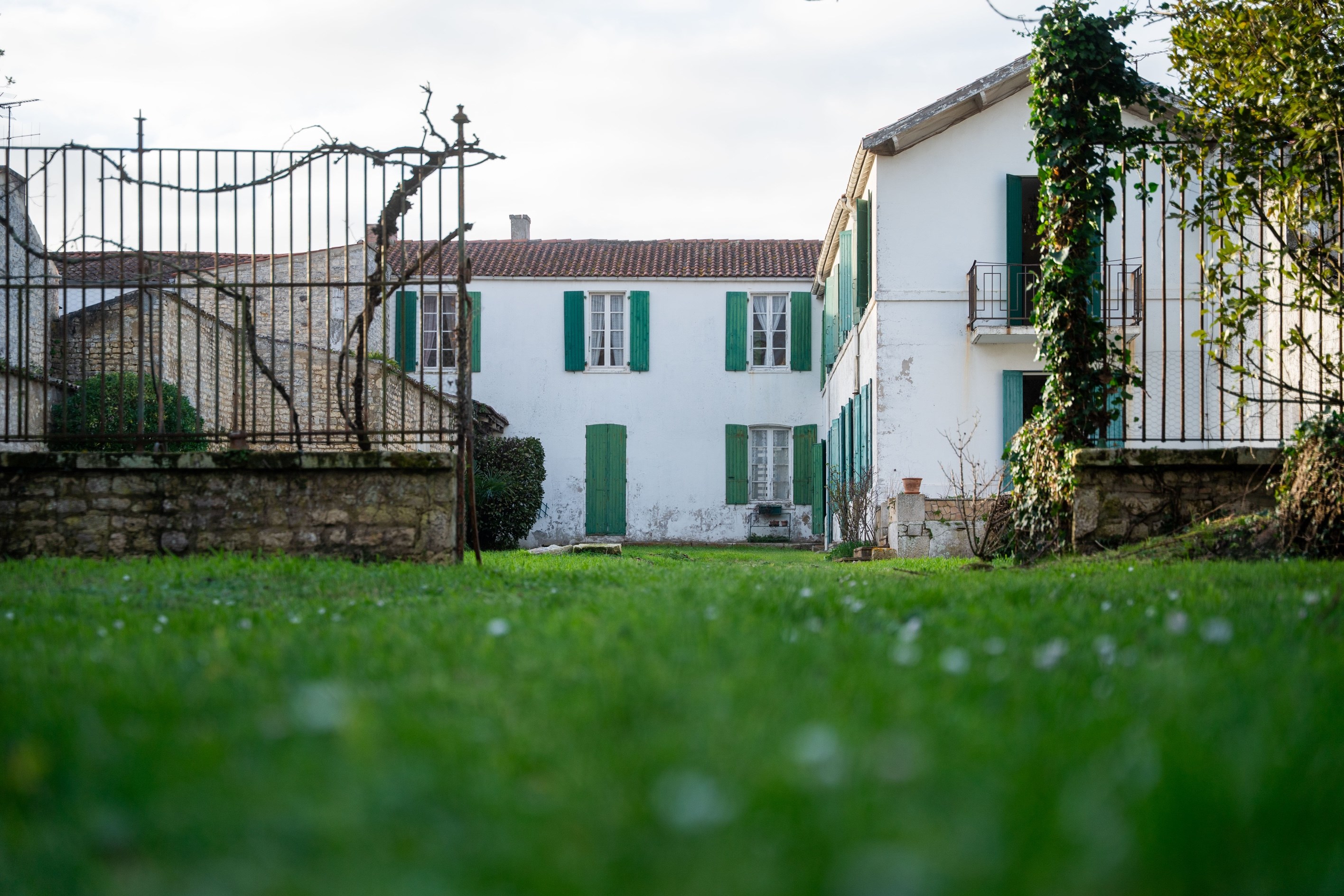  TOWNHOUSE IN THE HEART OF ST PIERRE D
