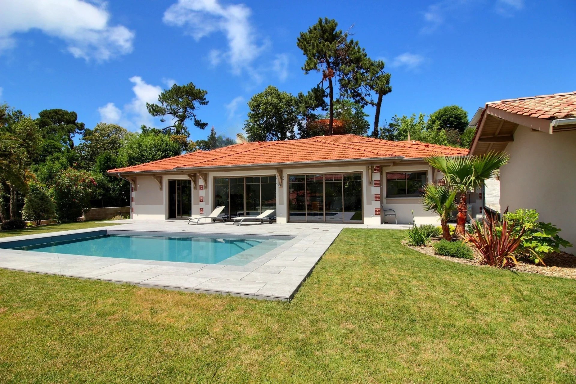Arcachon, New Aquitaine, 33120, FR, 4 Bedrooms Bedrooms, ,9 BathroomsBathrooms,Residential,For Sale,1737024