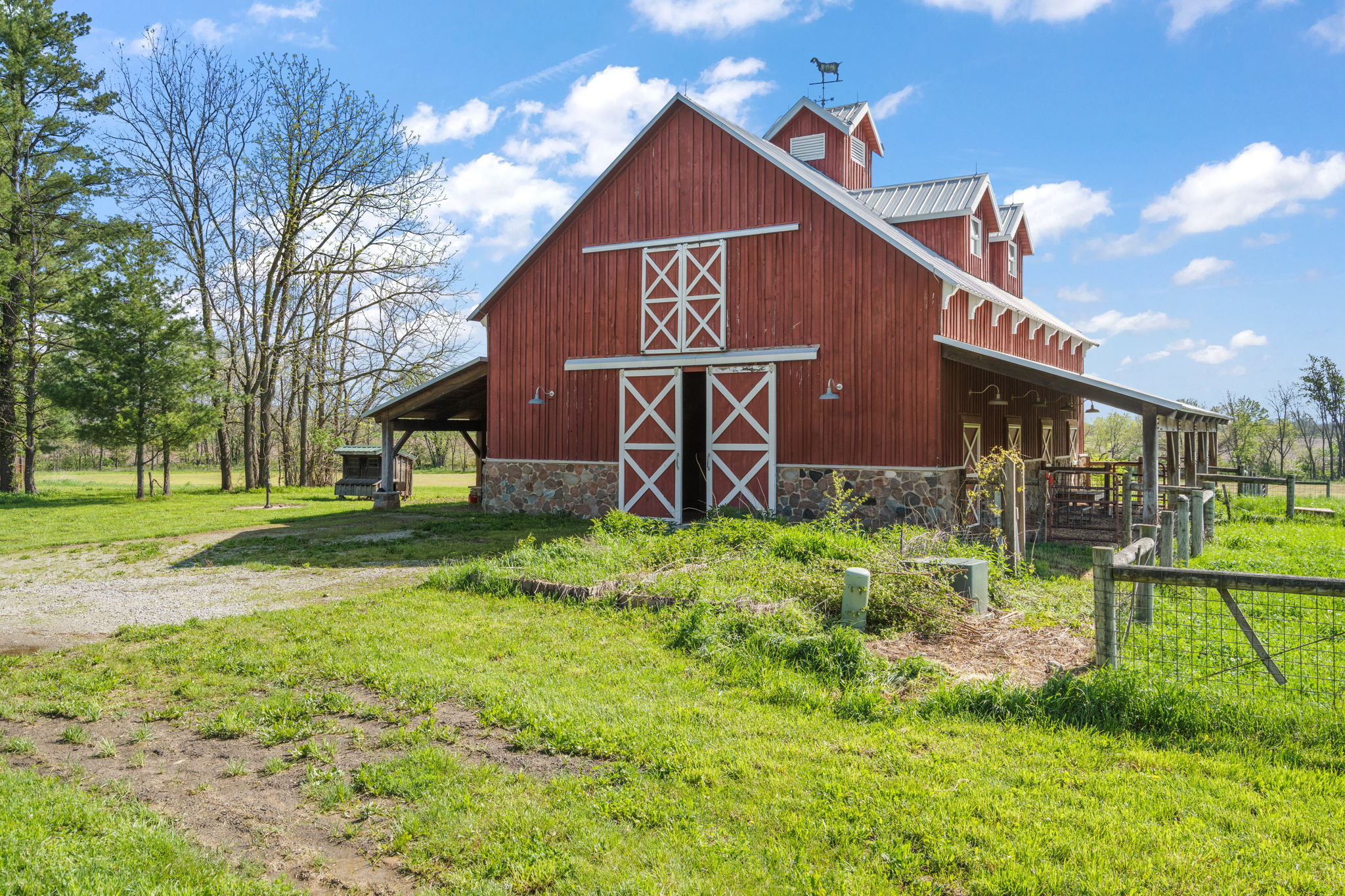  77+ Acre Estate Offering a Blend of Open Ground and Wooded Surroundings - 物件實景
