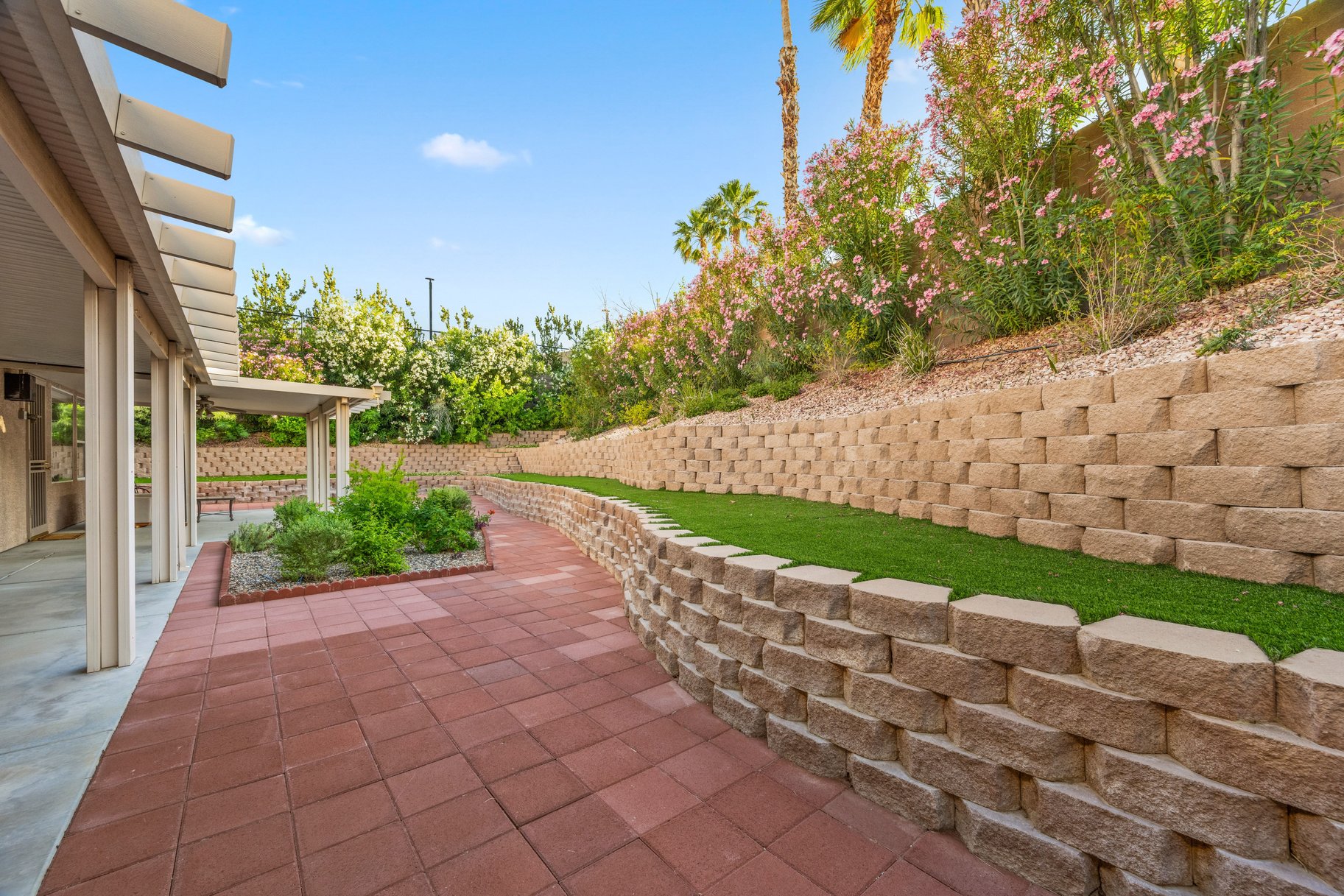  Highly Upgraded 4,000 sq ft Estate in Gated Community - 物件實景