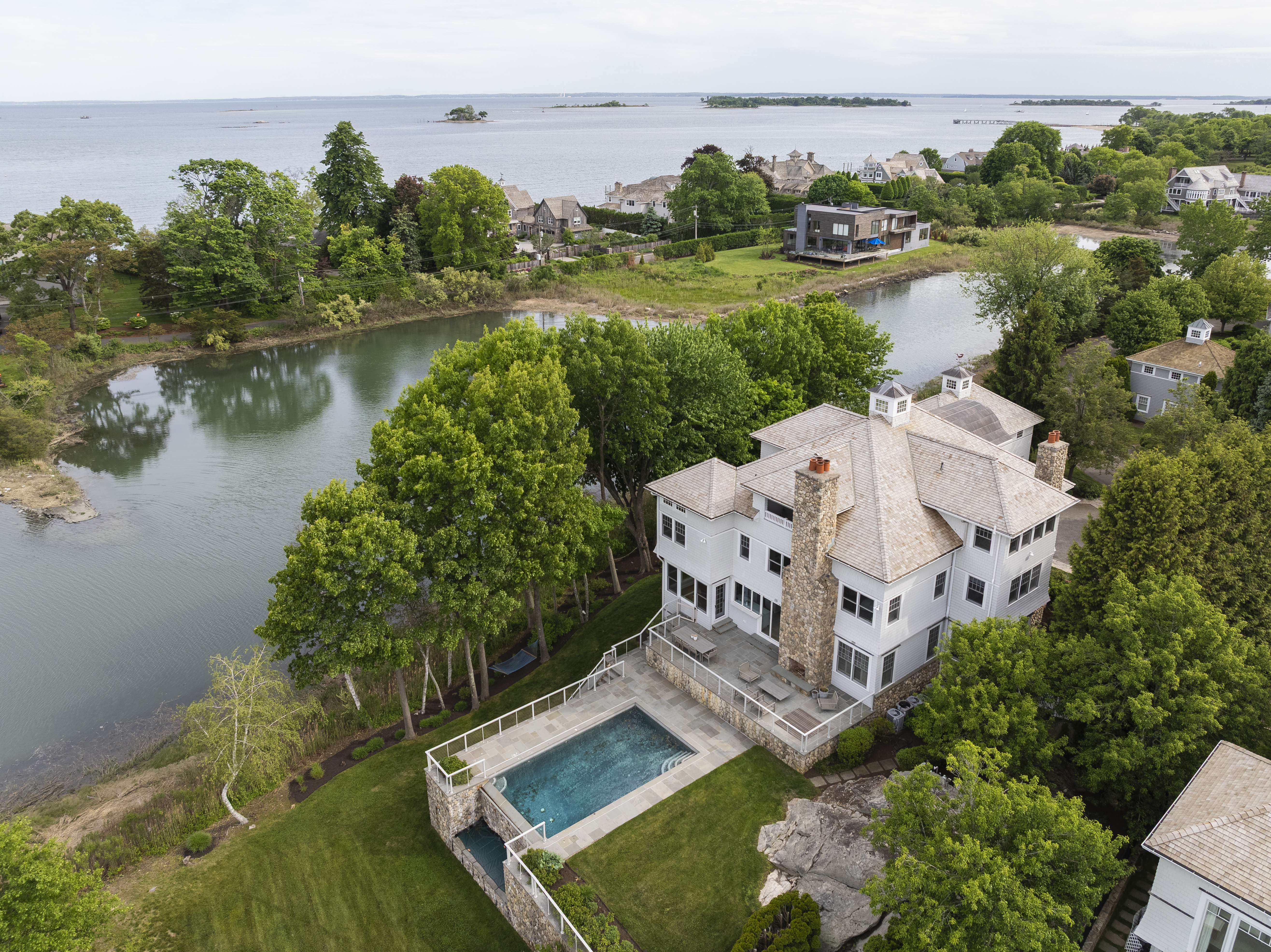  Breathtaking Estate with Sweeping Water Views - 物件實景