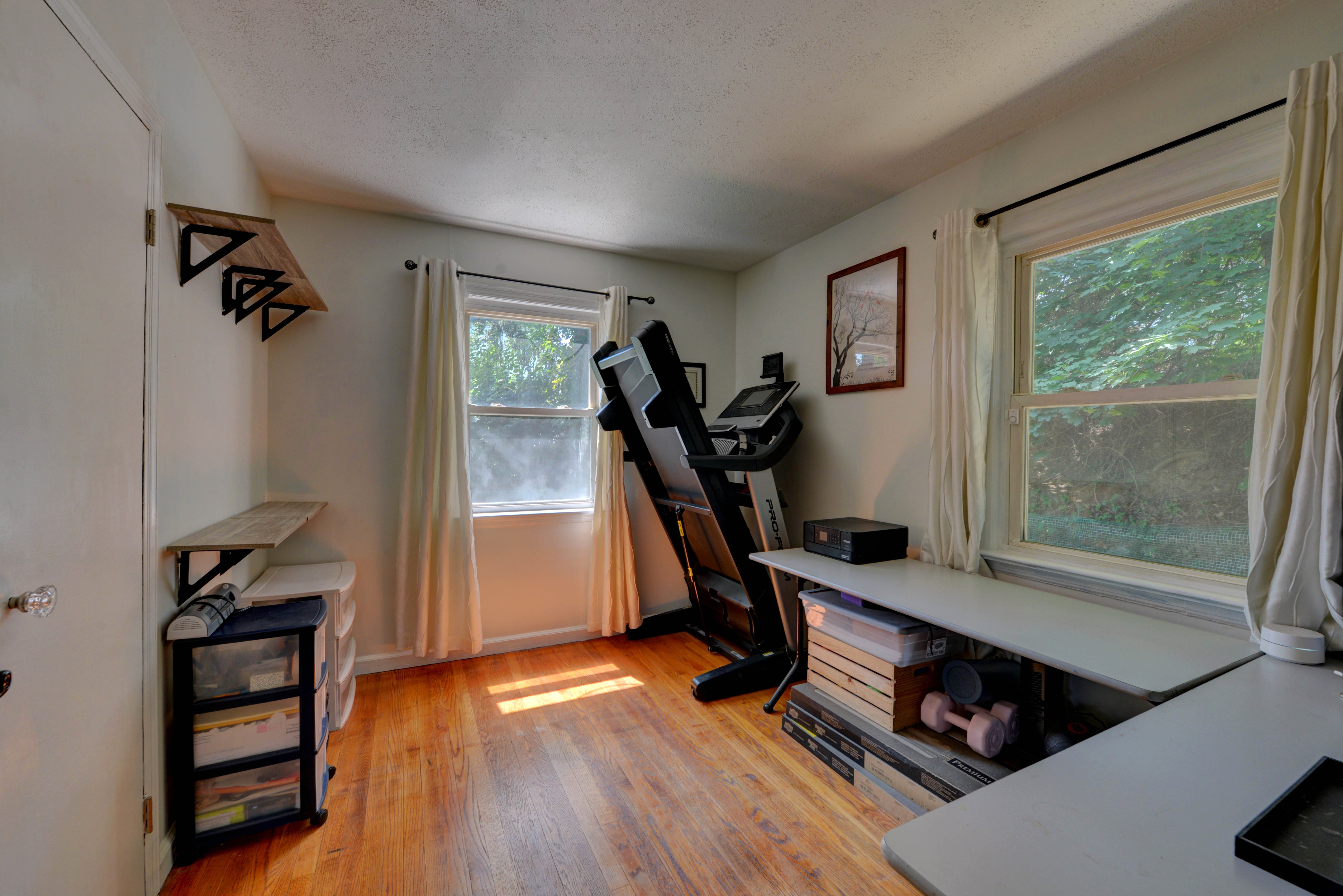 Mahwah, New Jersey, 07430, United States, 4 Bedrooms Bedrooms, ,2 BathroomsBathrooms,Residential,For Sale,1931403