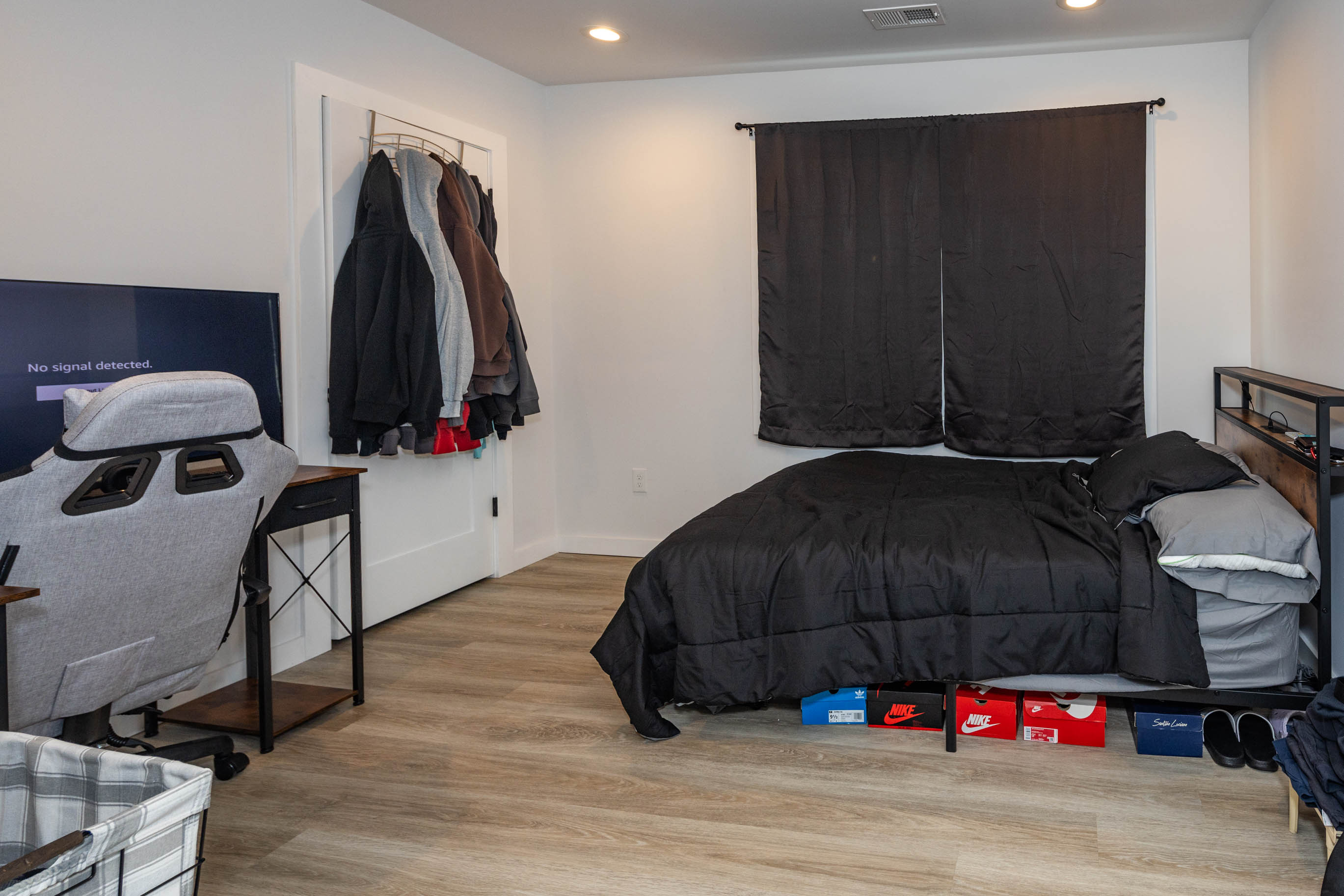 Fords, New Jersey, 08863, United States, 5 Bedrooms Bedrooms, ,2 BathroomsBathrooms,Residential,For Sale,2005682