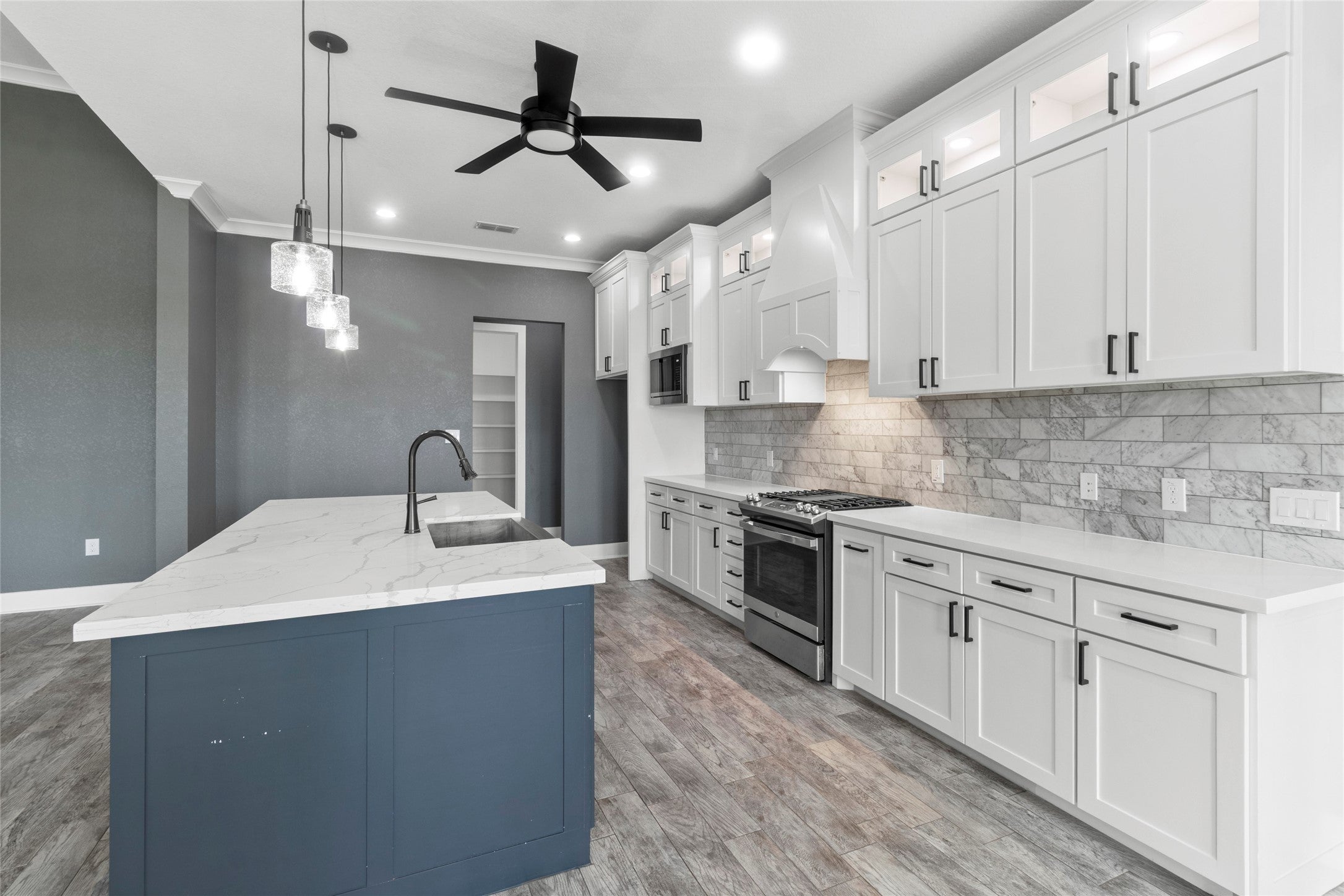 Angleton, Texas, 77515, United States, 4 Bedrooms Bedrooms, ,4 BathroomsBathrooms,Residential,For Sale,1992387