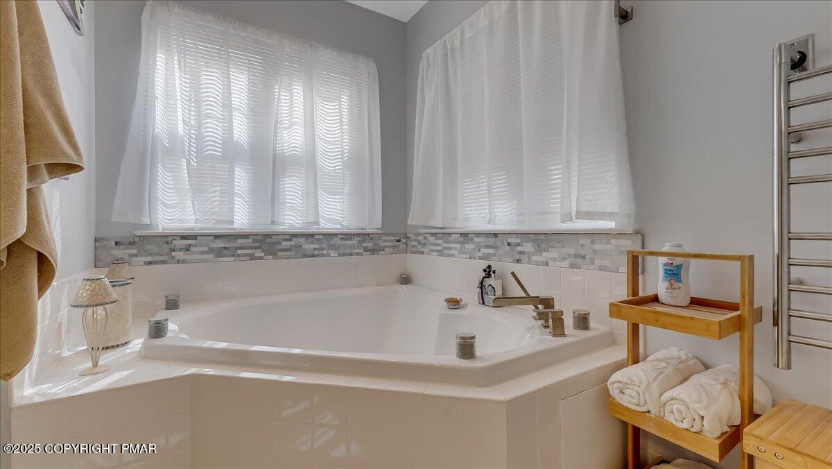 East Stroudsburg, Pennsylvania, 18302, United States, 5 Bedrooms Bedrooms, ,4 BathroomsBathrooms,Residential,For Sale,1980579