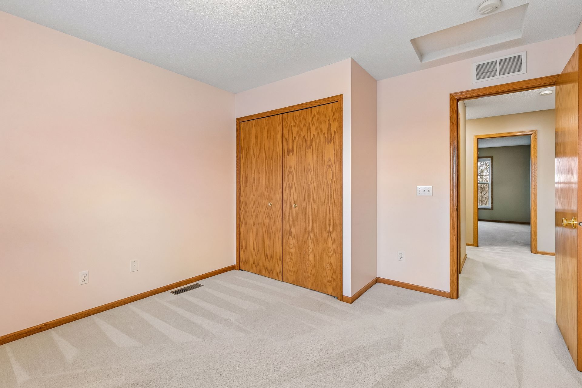  Cul-de-Sac Living with Over an Acre of Land - 物件實景