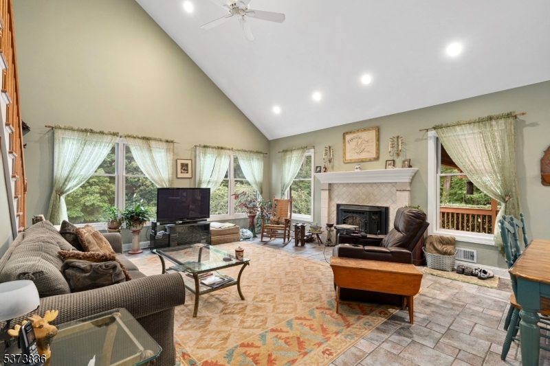 Hardyston Township, New Jersey, 07460, United States, 4 Bedrooms Bedrooms, ,4 BathroomsBathrooms,Residential,For Sale,1900804