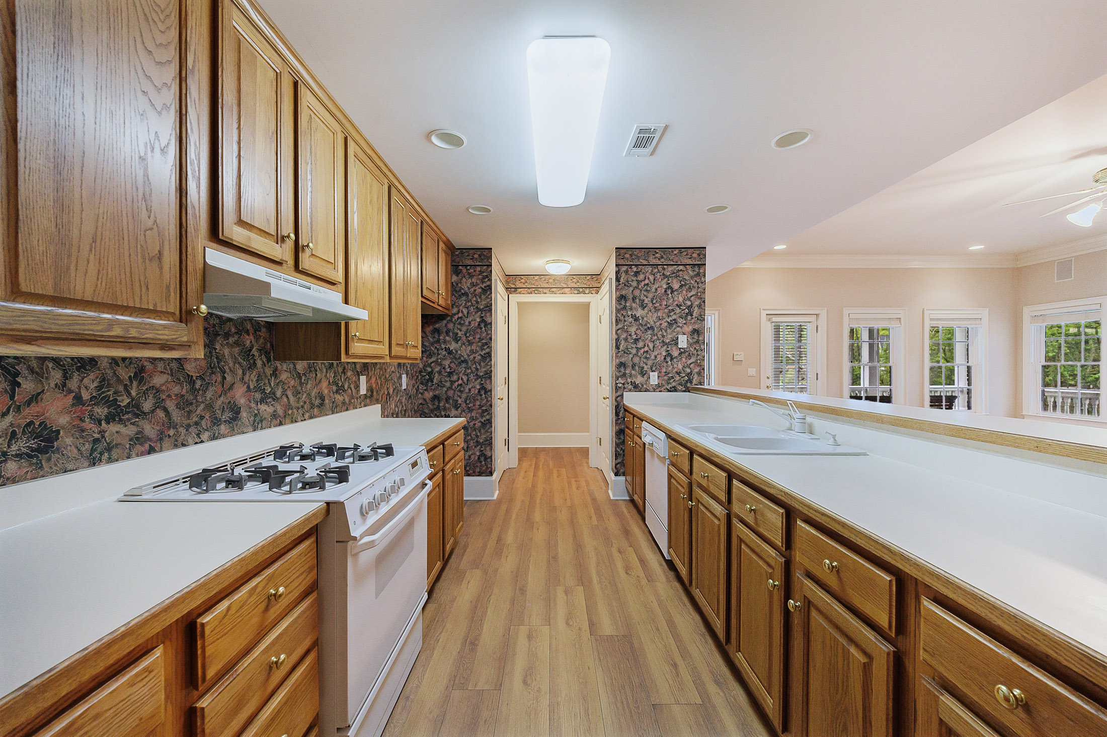  A Rare Opportunity to Own a Developer-Designed Lakefront Estate - 物件實景