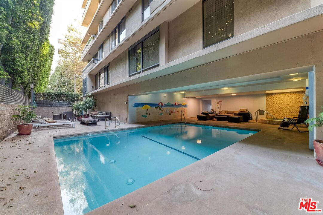 Los Angeles, California, 90024, United States, 2 Bedrooms Bedrooms, ,1 BathroomBathrooms,Residential,For Sale,1939322