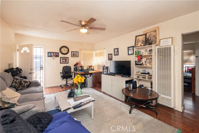 Los Angeles, California, 90018, United States, 8 Bedrooms Bedrooms, ,Residential,For Sale,1878882