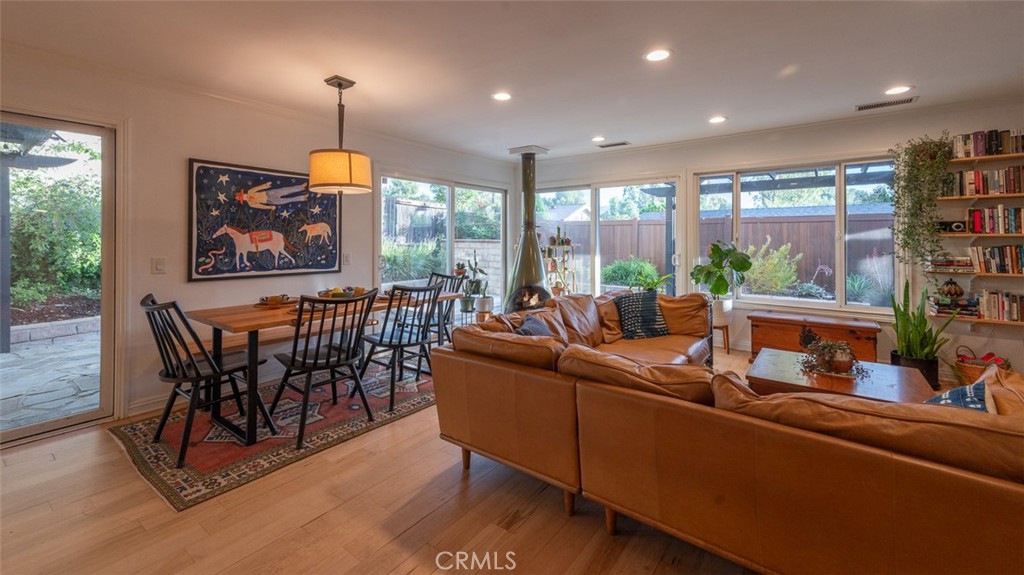 Agoura Hills, California, 91301, United States, 3 Bedrooms Bedrooms, ,1 BathroomBathrooms,Residential,For Sale,1992879