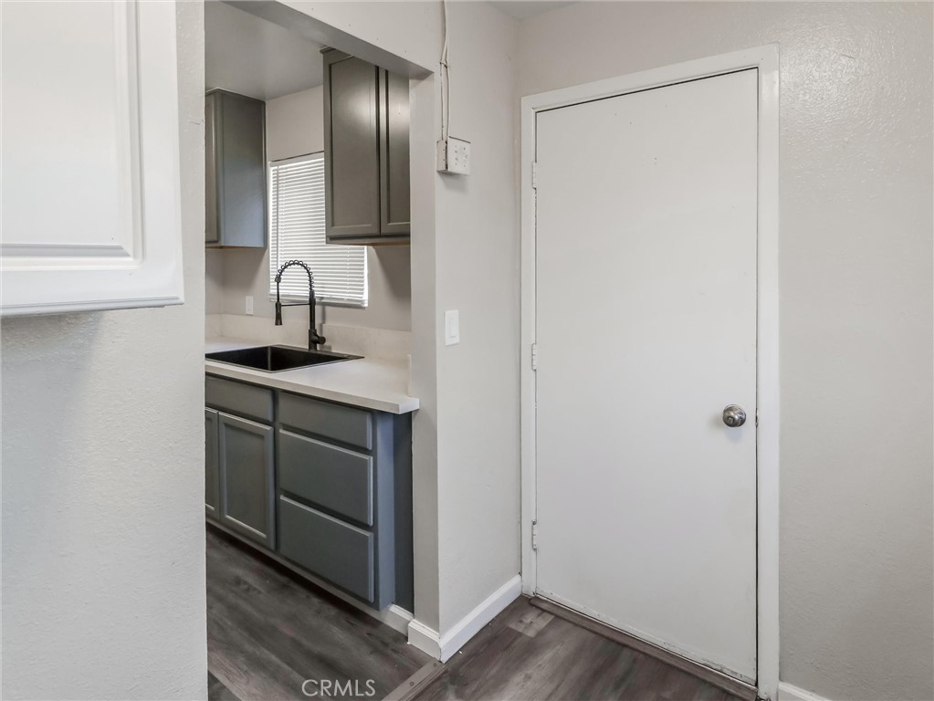 Los Angeles, California, 90003, United States, 5 Bedrooms Bedrooms, ,3 BathroomsBathrooms,Residential,For Sale,1935114