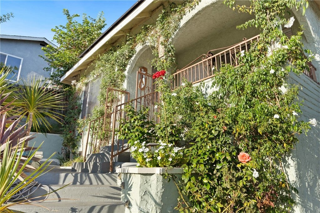 Los Angeles, California, 90063, United States, 3 Bedrooms Bedrooms, ,3 BathroomsBathrooms,Residential,For Sale,1938120