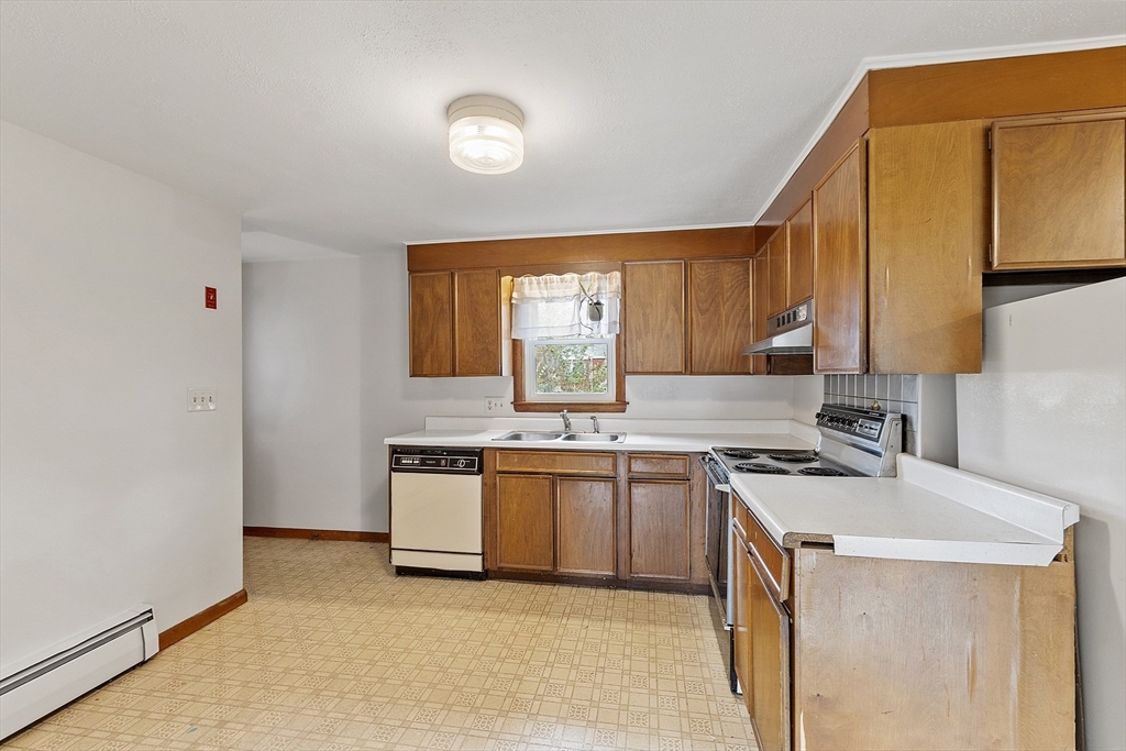 Littleton, Massachusetts, 01460, United States, 3 Bedrooms Bedrooms, ,1 BathroomBathrooms,Residential,For Sale,1991469