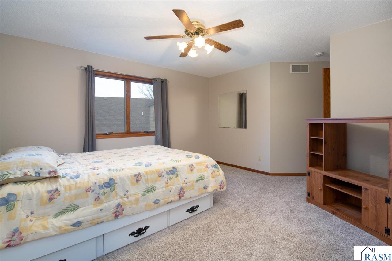 North Mankato, Minnesota, 56003, United States, 5 Bedrooms Bedrooms, ,3 BathroomsBathrooms,Residential,For Sale,1998081