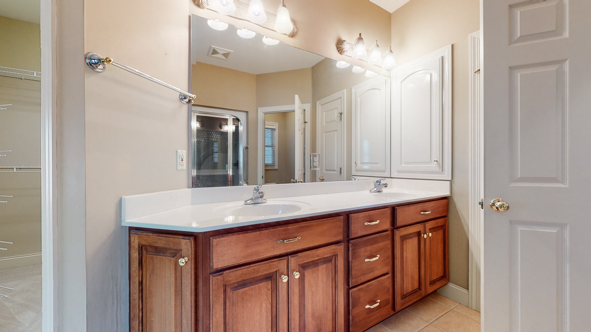 Tullahoma, Tennessee, 37388, United States, 6 Bedrooms Bedrooms, ,5 BathroomsBathrooms,Residential,For Sale,1978966