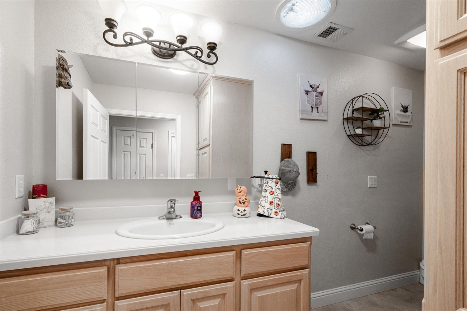 Madera, California, 93636, United States, 4 Bedrooms Bedrooms, ,3 BathroomsBathrooms,Residential,For Sale,1998678