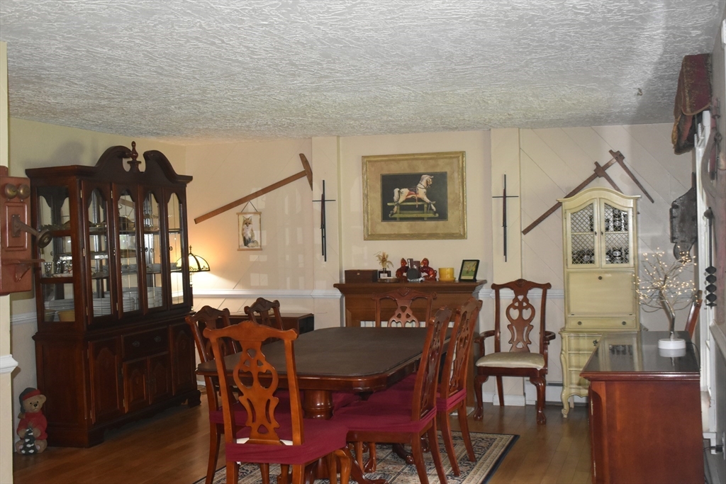 Spencer, Massachusetts, 01562, United States, 5 Bedrooms Bedrooms, ,4 BathroomsBathrooms,Residential,For Sale,1942925