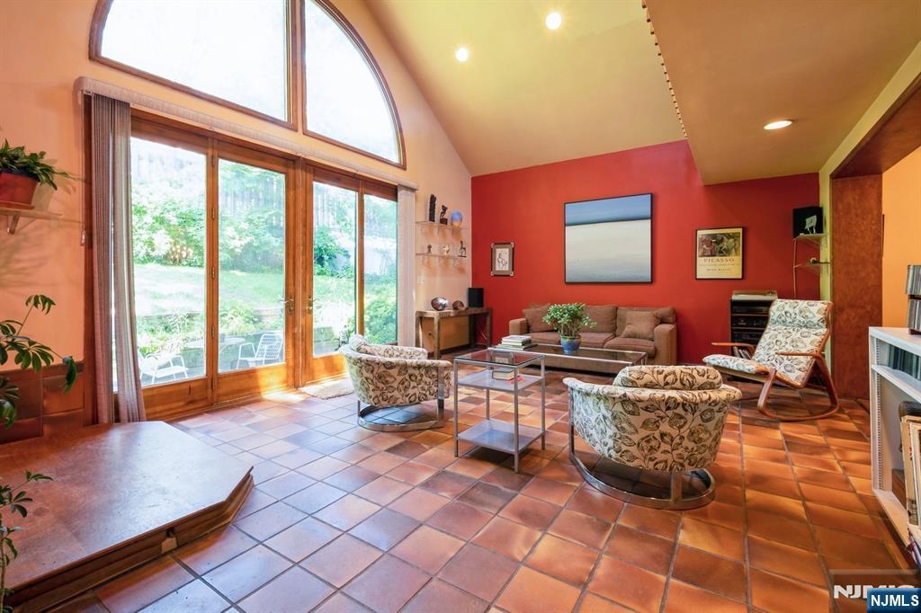 Cresskill, New Jersey, 07626, United States, 3 Bedrooms Bedrooms, ,2 BathroomsBathrooms,Residential,For Sale,1987908