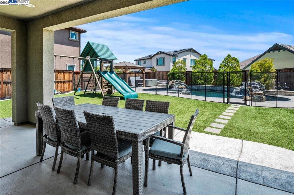 Tracy, California, 95377, United States, 5 Bedrooms Bedrooms, ,4 BathroomsBathrooms,Residential,For Sale,1943891