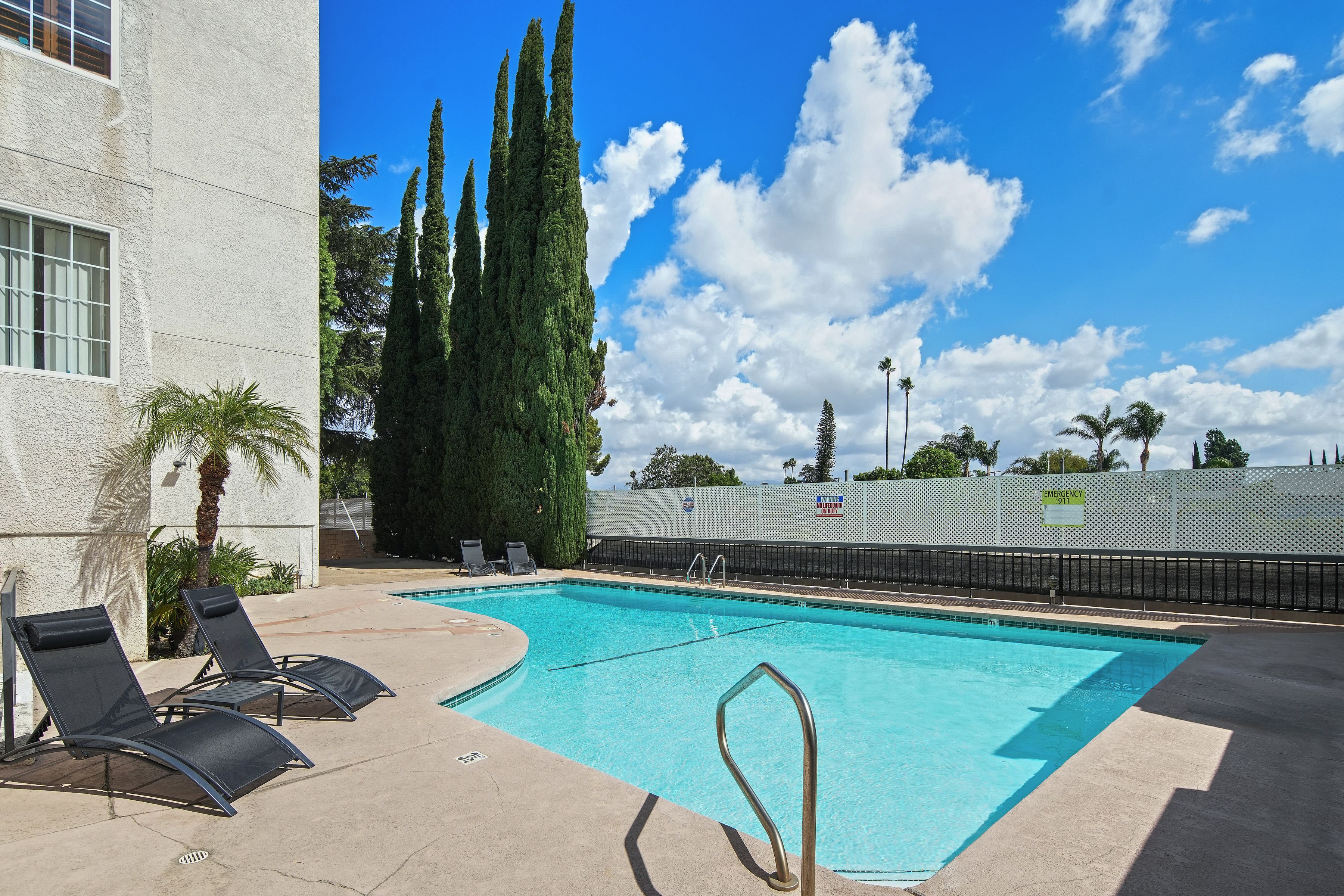  5050 Coldwater Canyon #203 - 物件實景