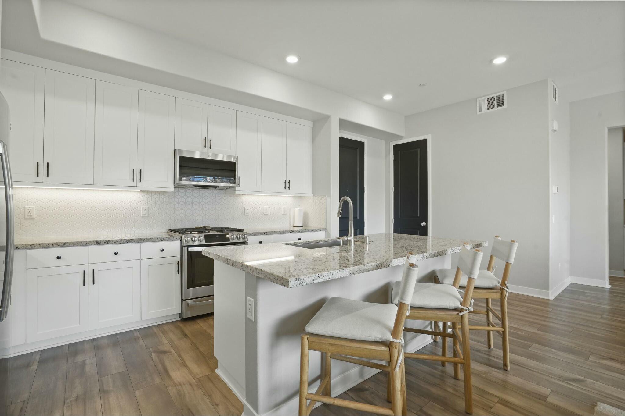Valencia, California, 91381, United States, 3 Bedrooms Bedrooms, ,2 BathroomsBathrooms,Residential,For Sale,1921906