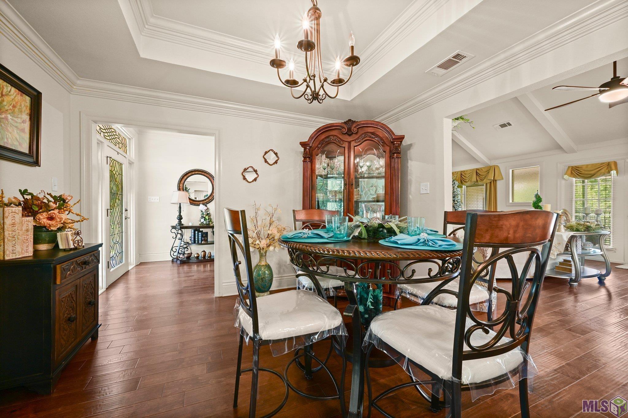 Baton Rouge, Louisiana, 70818, United States, 5 Bedrooms Bedrooms, ,4 BathroomsBathrooms,Residential,For Sale,1974191