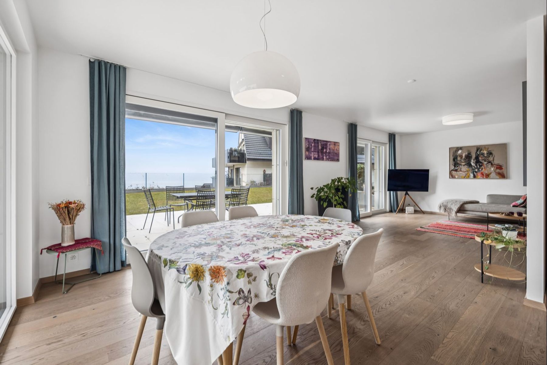  Spacious garden level with lake view and top-of-the-range finishes - 物件實景