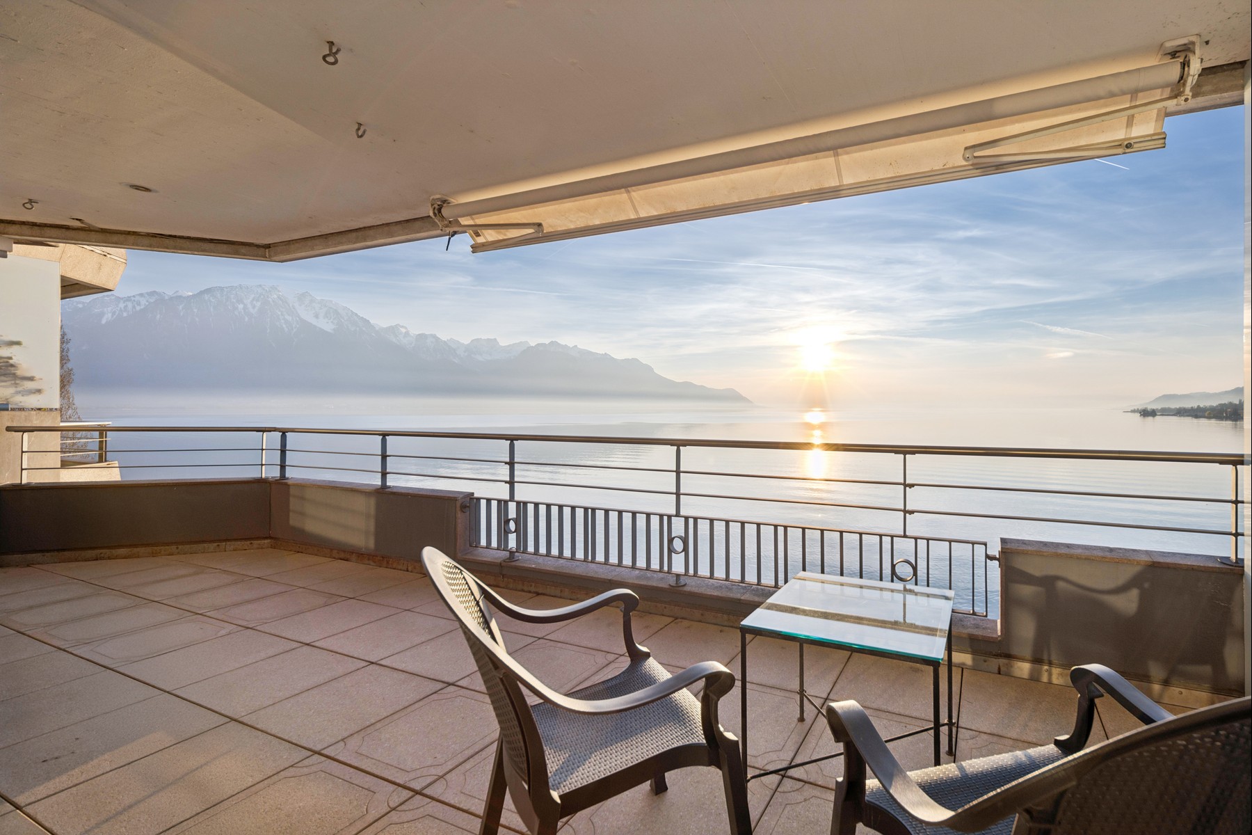  An exceptional location right on the lakefront - 物件實景
