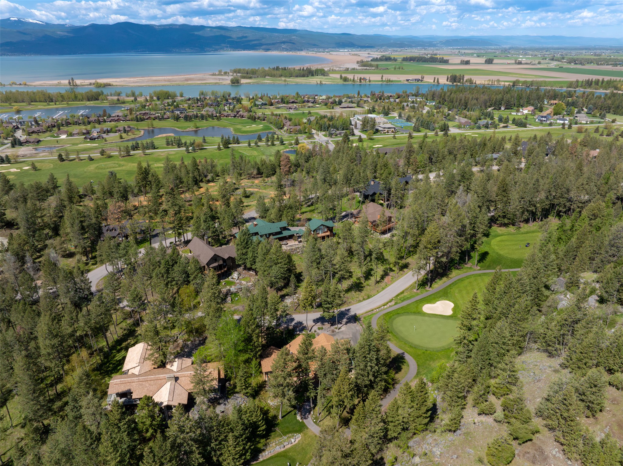  137 & 133 Eagle Bend Drive - 物件實景