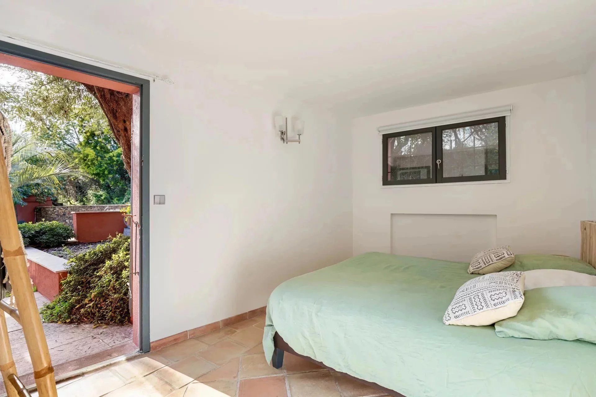 Vence, Provence-Alpes-Côte d’Azur, 06140, FR, 3 Bedrooms Bedrooms, ,6 BathroomsBathrooms,Residential,For Sale,1995667