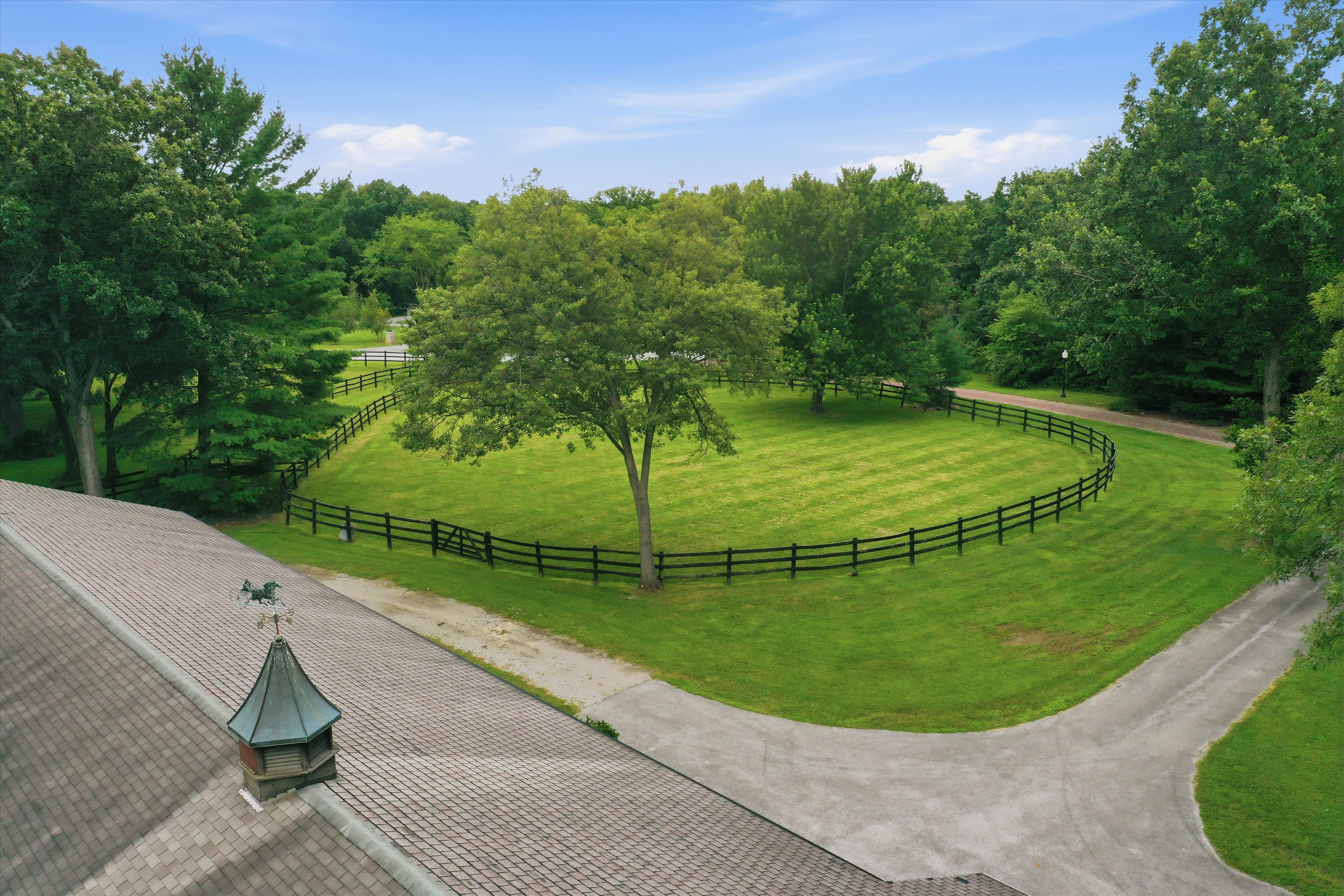  Private Country Estate Situated on Over Nine Acres of Beautiful Open Grounds - 物件實景