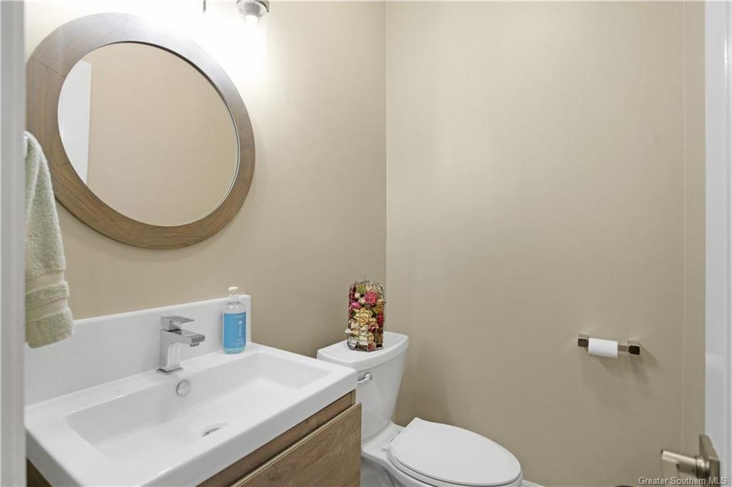 Lake Charles, Louisiana, 70605, United States, 5 Bedrooms Bedrooms, ,6 BathroomsBathrooms,Residential,For Sale,1974733