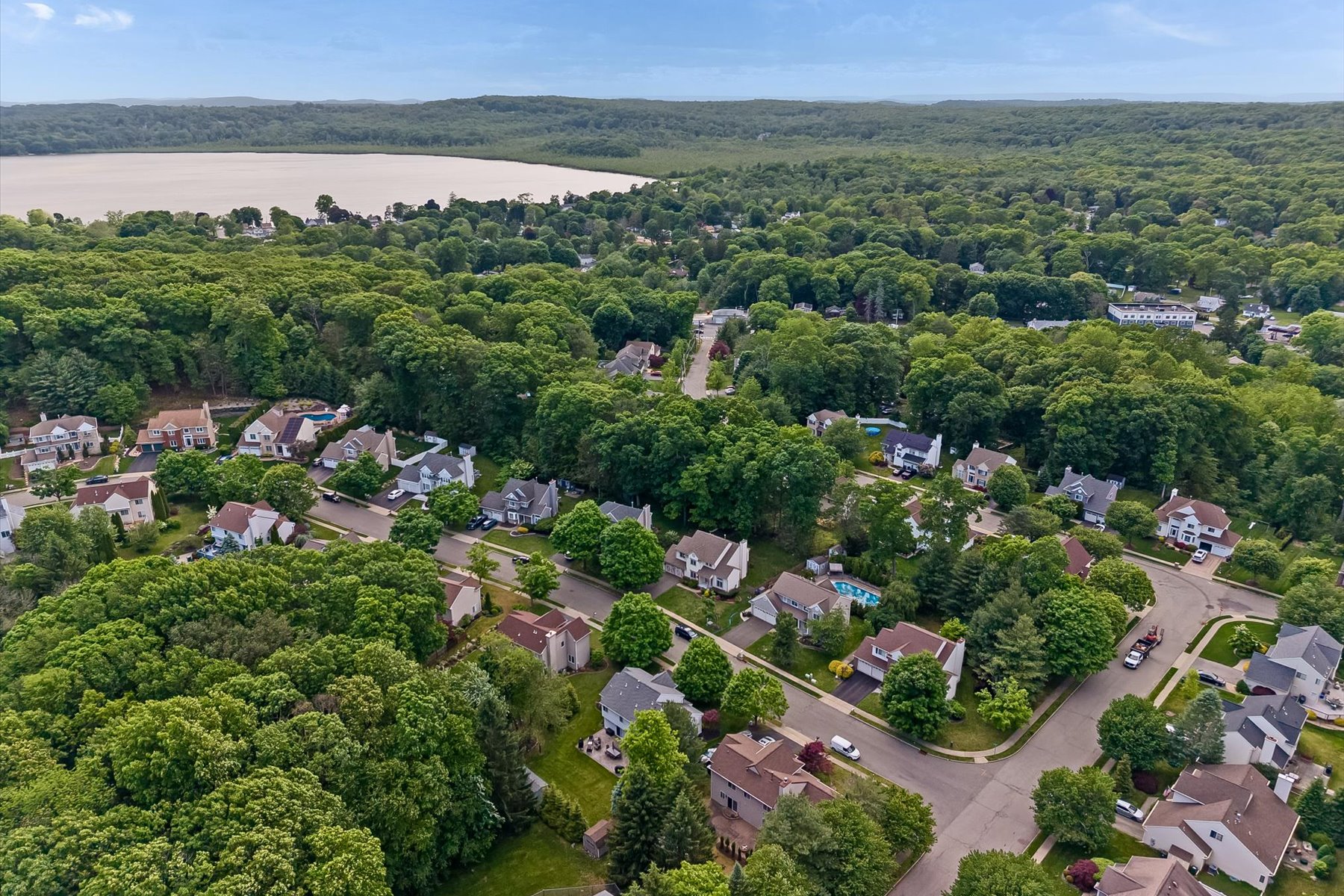  ?Country Oaks? Colonial Home Provides Comfort and Space in a Great Location - 物件實景