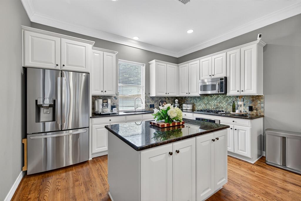 Dallas, Texas, 75219, United States, 2 Bedrooms Bedrooms, ,3 BathroomsBathrooms,Residential,For Sale,1996235