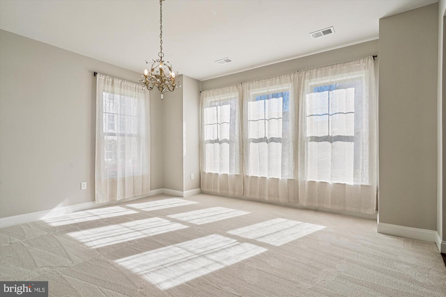 Dumfries, Virginia, 22026, United States, 3 Bedrooms Bedrooms, ,3 BathroomsBathrooms,Residential,For Sale,1988317