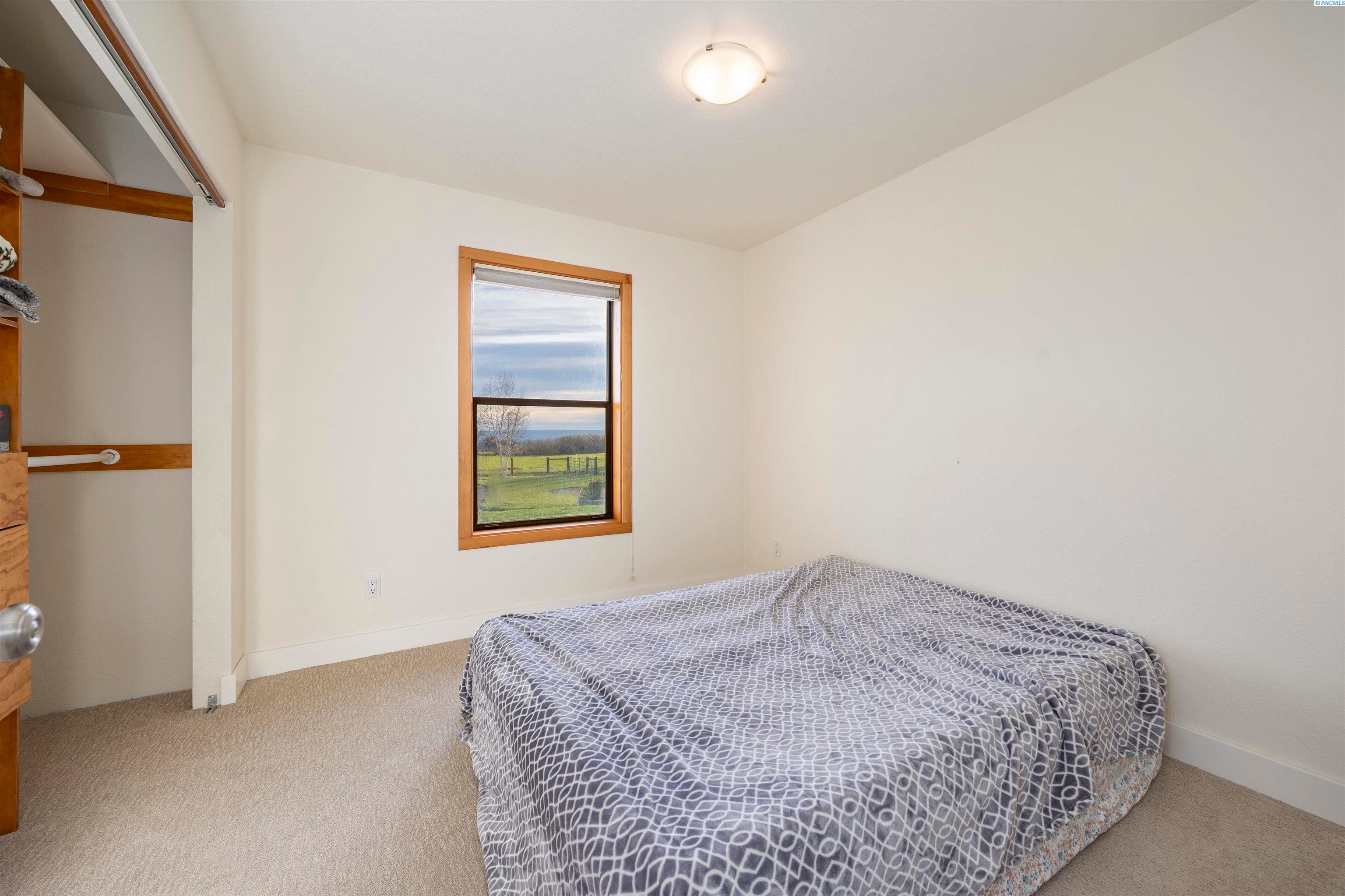 Sunnyside, Washington, 98944, United States, 3 Bedrooms Bedrooms, ,2 BathroomsBathrooms,Residential,For Sale,1998016