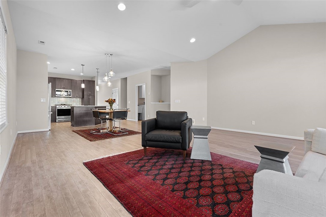 Ohio Twp, Pennsylvania, 15237, United States, 2 Bedrooms Bedrooms, ,3 BathroomsBathrooms,Residential,For Sale,1984724