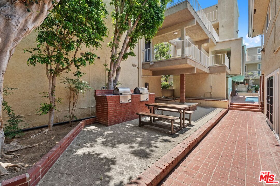 Encino, California, 91436, United States, 2 Bedrooms Bedrooms, ,2 BathroomsBathrooms,Residential,For Sale,1901269