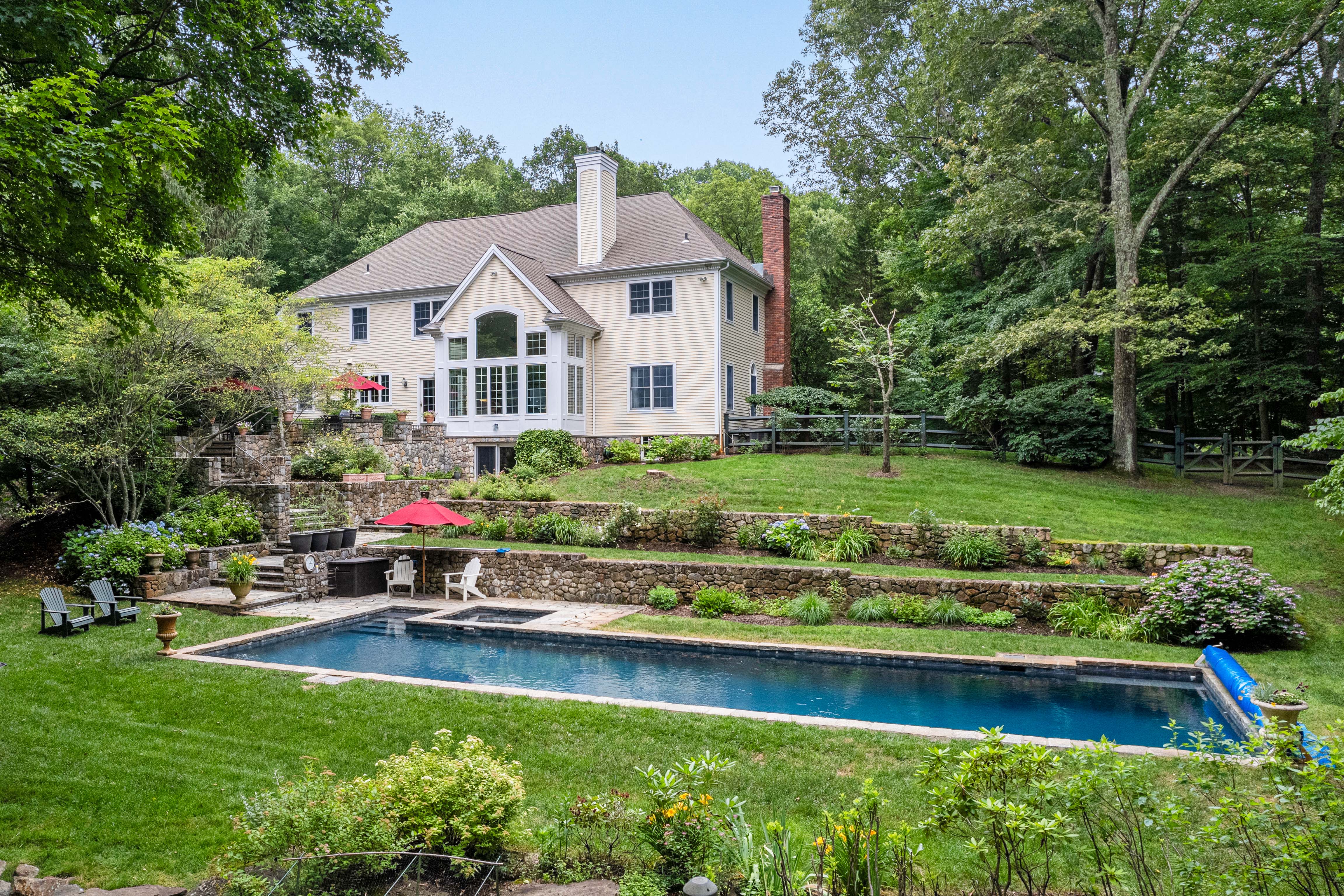 4 Hidden Valley Way 